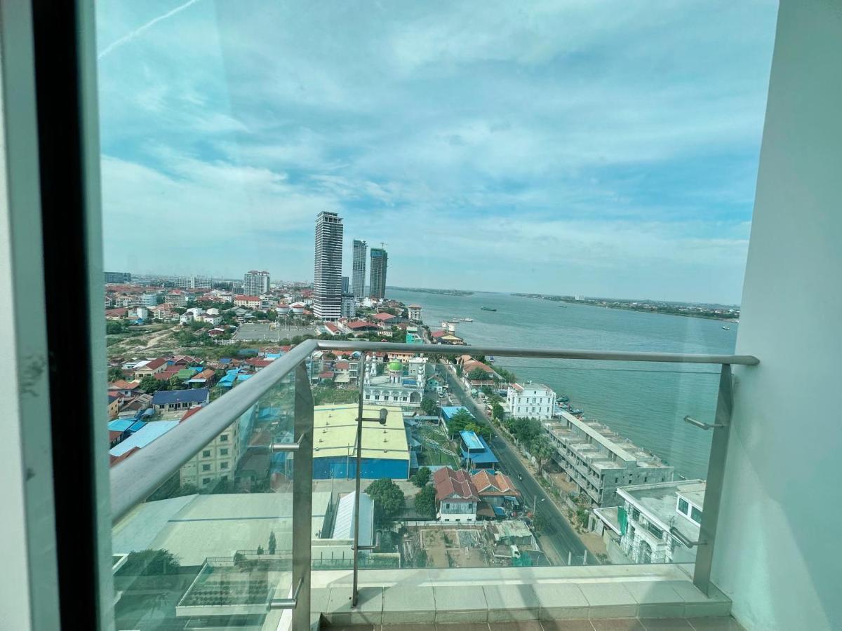 Infinity 28 Hotel And Residence Phnom-Penh Buitenkant foto