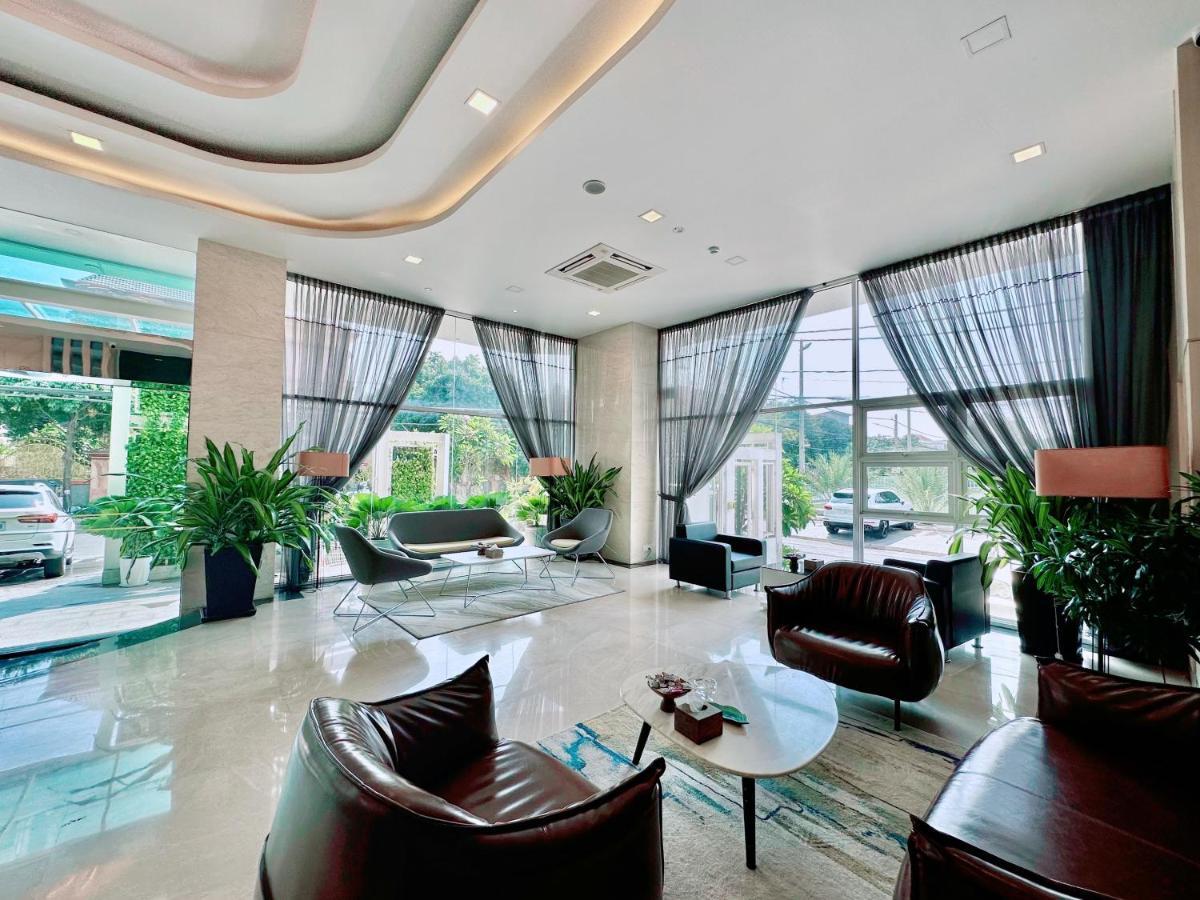 Infinity 28 Hotel And Residence Phnom-Penh Buitenkant foto
