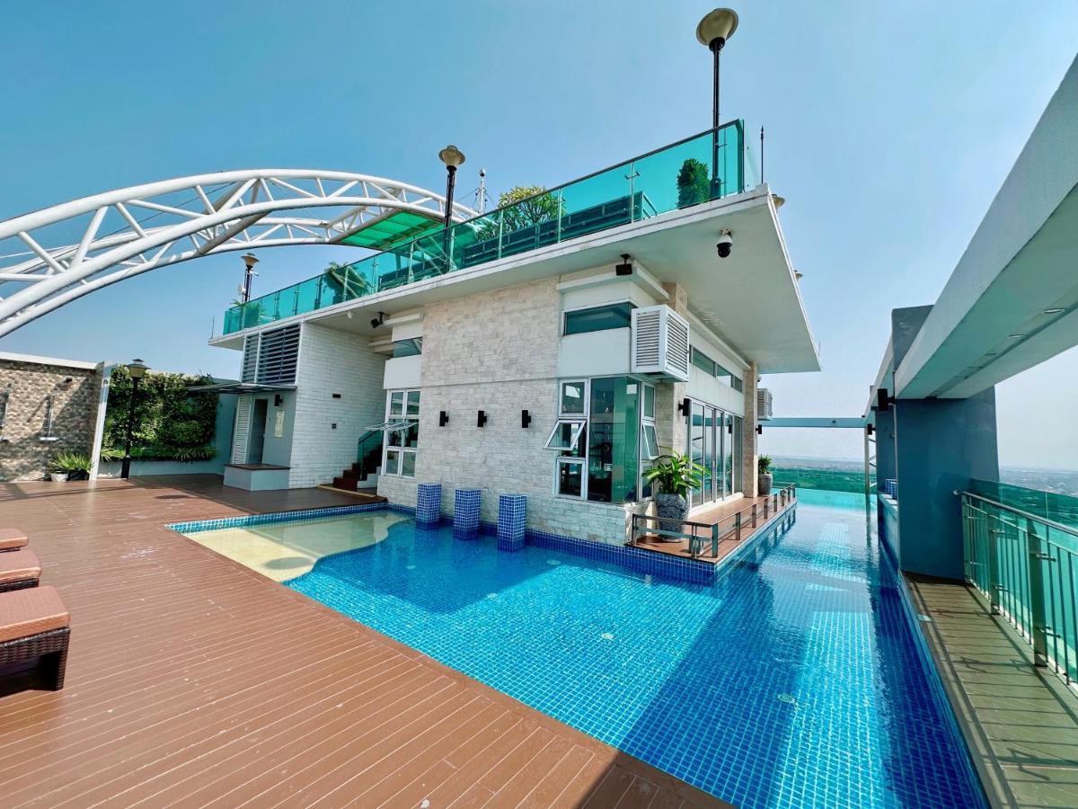 Infinity 28 Hotel And Residence Phnom-Penh Buitenkant foto