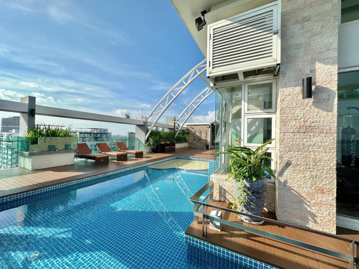 Infinity 28 Hotel And Residence Phnom-Penh Buitenkant foto