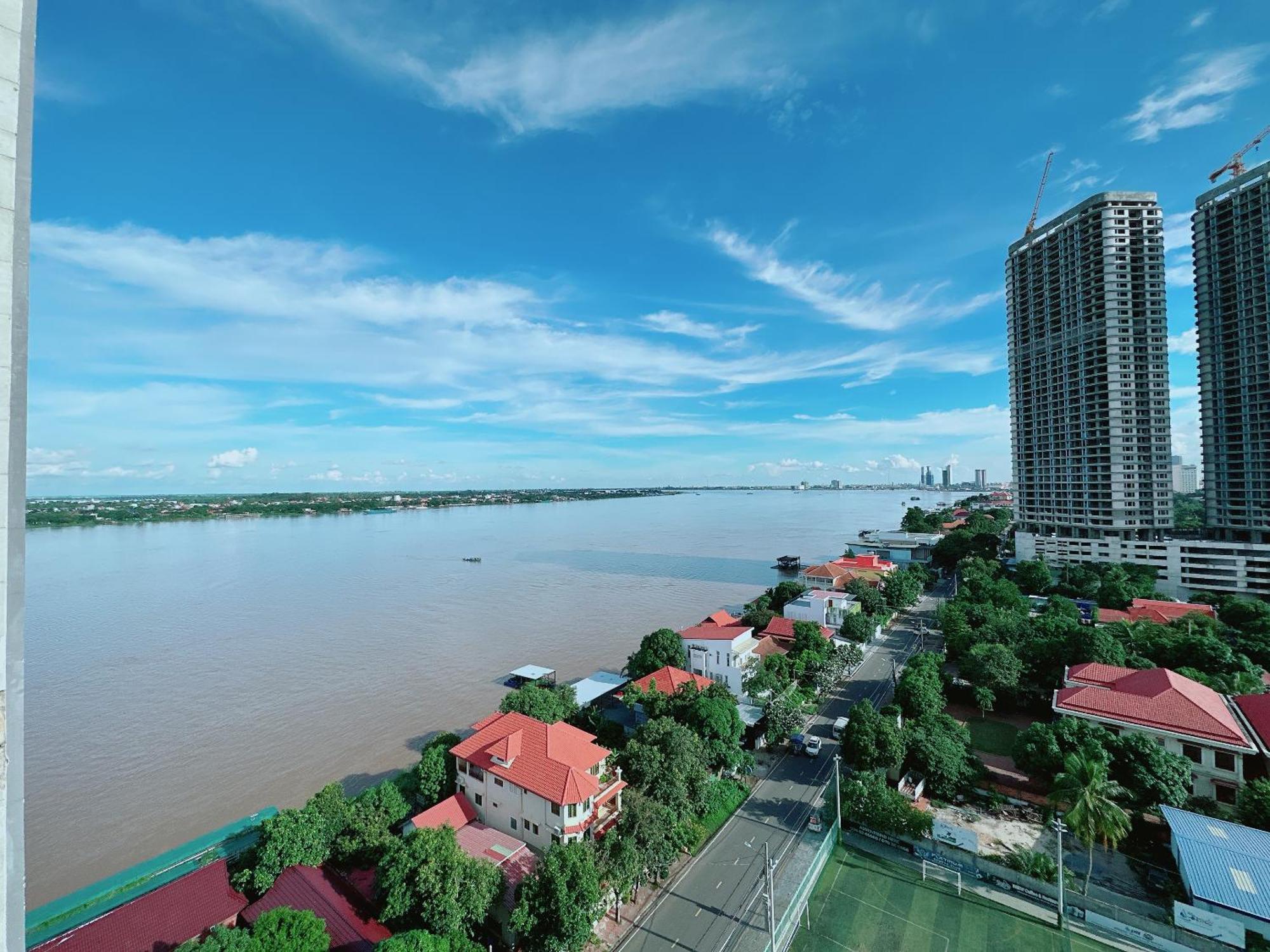 Infinity 28 Hotel And Residence Phnom-Penh Buitenkant foto