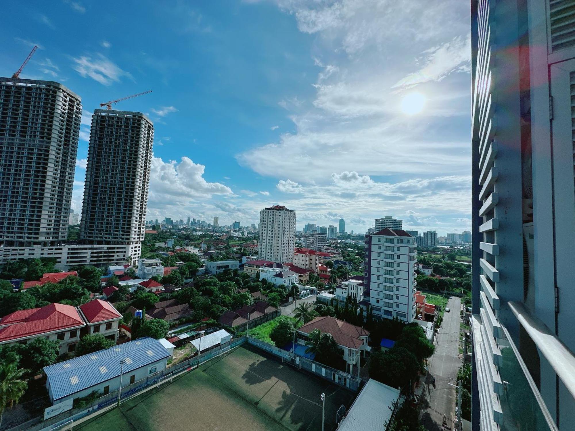 Infinity 28 Hotel And Residence Phnom-Penh Buitenkant foto