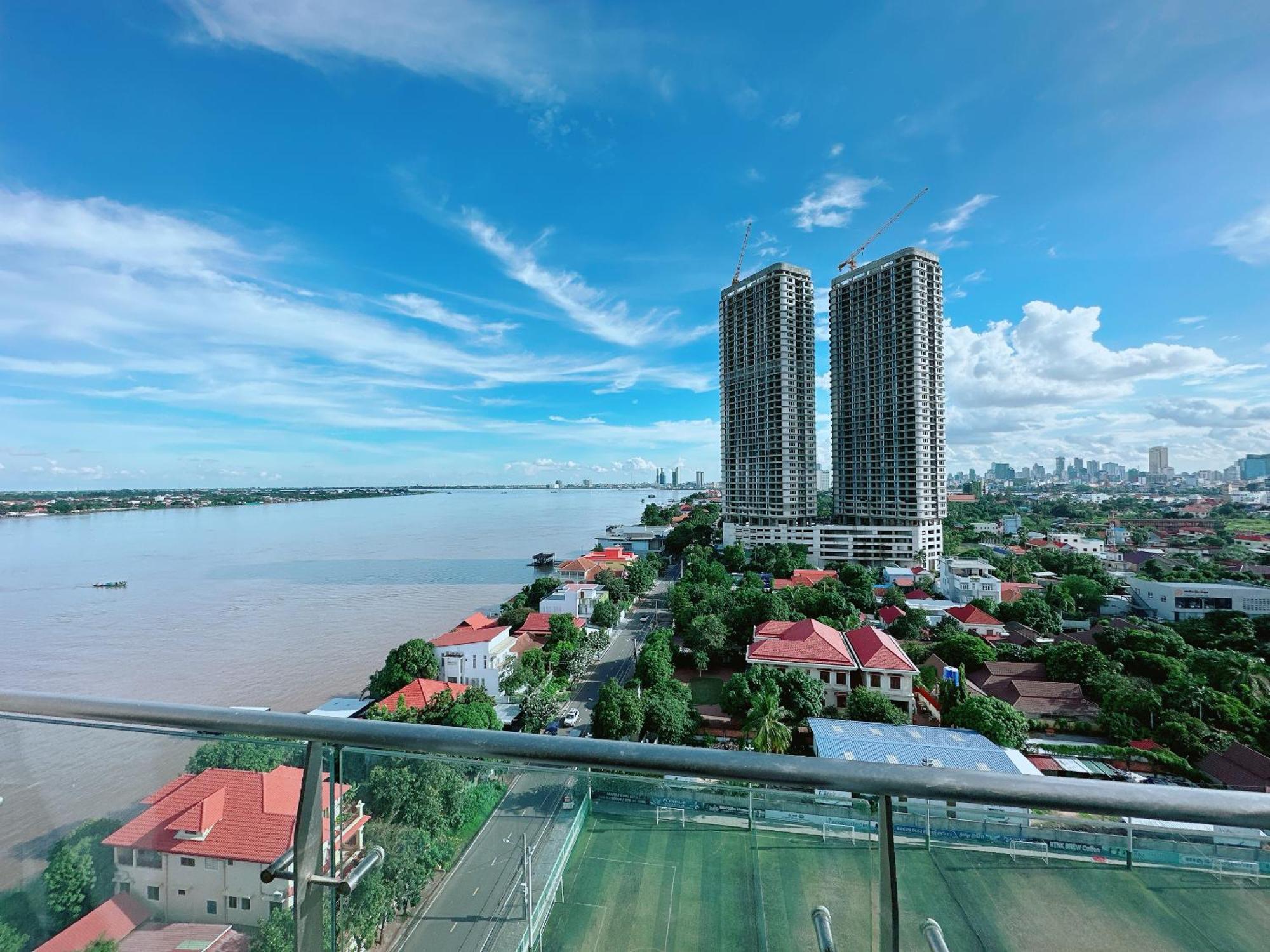 Infinity 28 Hotel And Residence Phnom-Penh Buitenkant foto