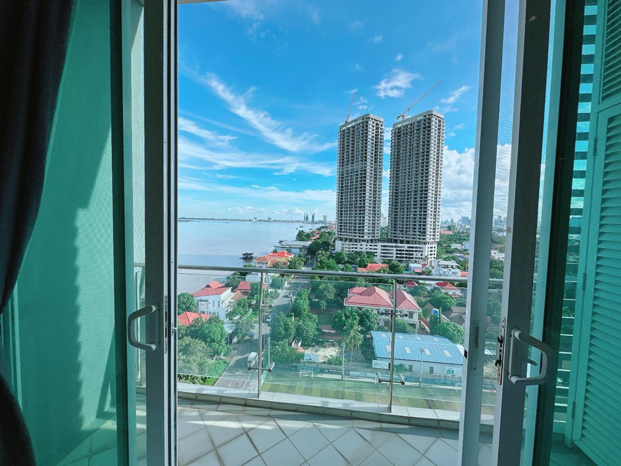 Infinity 28 Hotel And Residence Phnom-Penh Buitenkant foto
