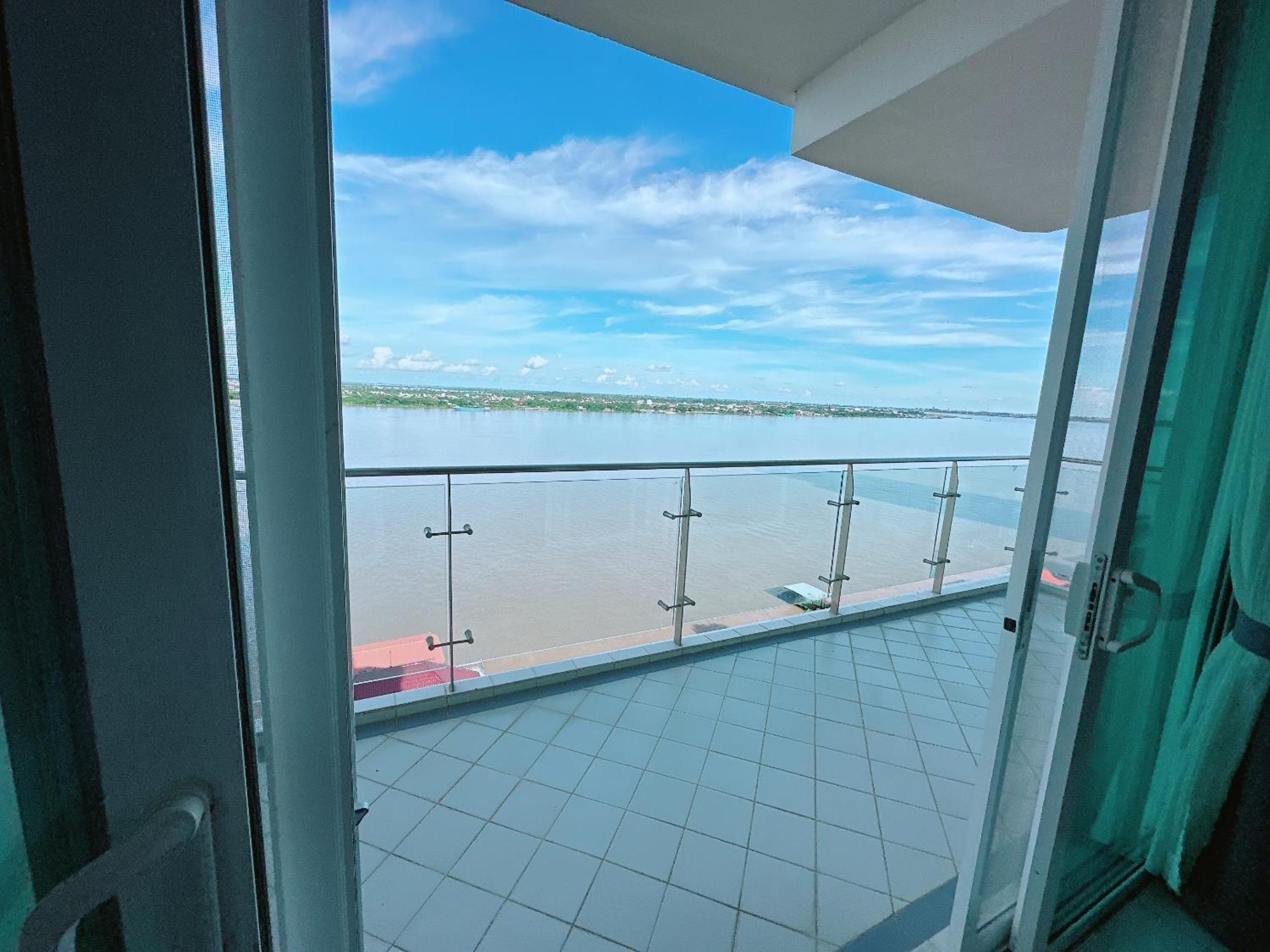 Infinity 28 Hotel And Residence Phnom-Penh Buitenkant foto